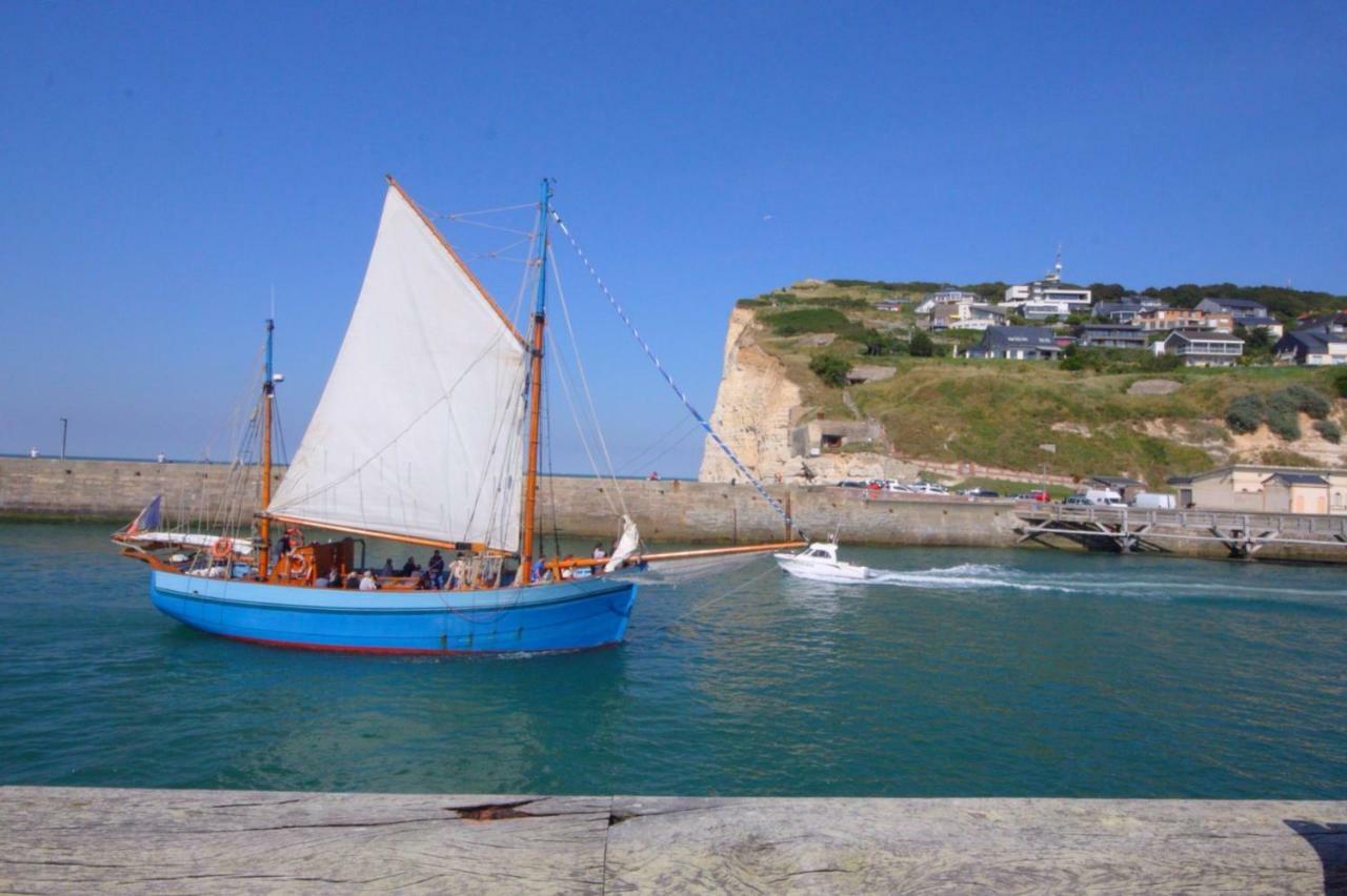 Le cardinal  Fécamp Bord de mer Extérieur photo