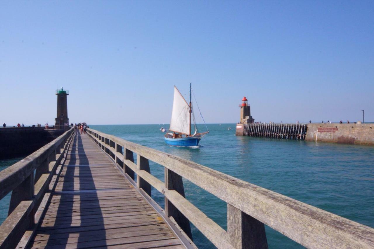 Le cardinal  Fécamp Bord de mer Extérieur photo